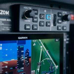 Garmin-Avionik und Autopilot-Panel der Aquila A211 D-EZOM
